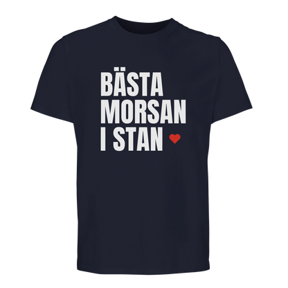 Marinblå t-shirt i mjuk bomull med texten 'BÄSTA MORSAN I STAN'. Stilren presentartikel för mammor.