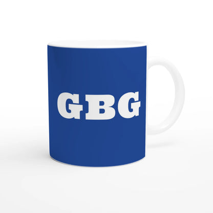 Blå kaffemugg med den klassiska vita GBG-logotypen. En tidlös Göteborgs-design för alla som älskar staden.
