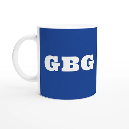 Blå kaffemugg med den klassiska vita GBG-logotypen. En tidlös Göteborgs-design för alla som älskar staden.