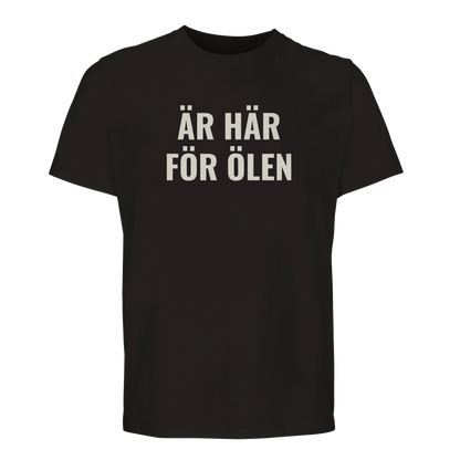 Svart t-shirt med beige text ÄR HÄR FÖR ÖLEN.