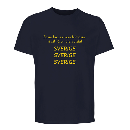 Marinblå t-shirt med gul text Sassa brassa mandelmassa Sverige.