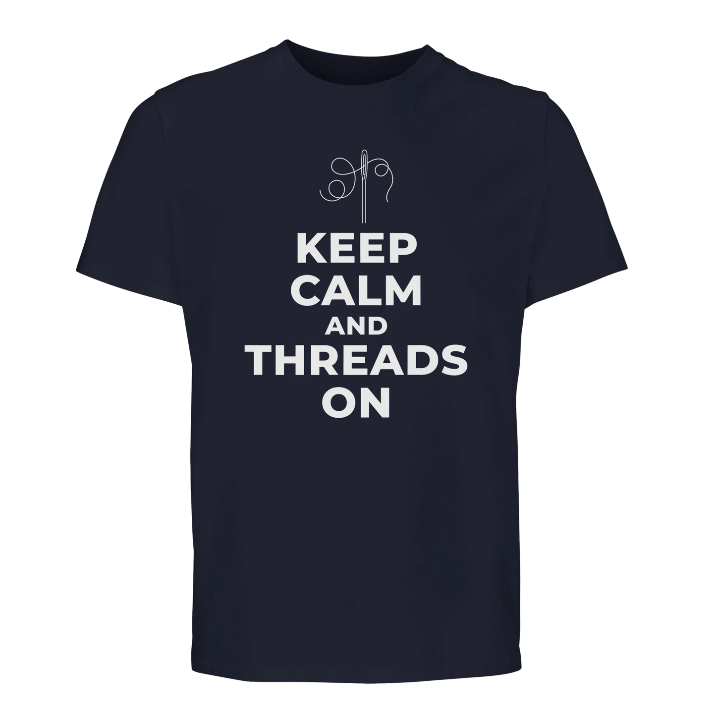 Marinblå t-shirt med det kreativa trycket 'Keep Calm and Threads On'. Högkvalitativt material för långvarig komfort.