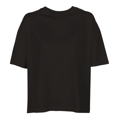 Framsidan av den svarta boxy dam-t-shirten. Minimalistisk design i 100% ekologisk bomull.