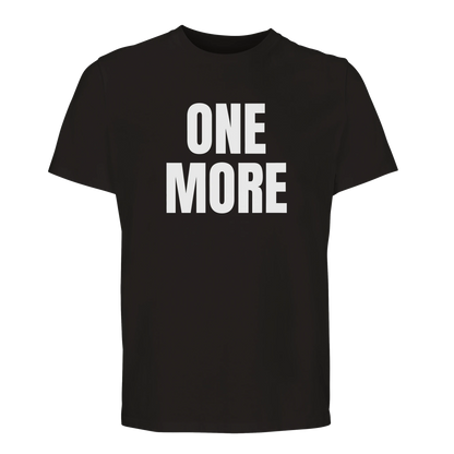 Svart premium t-shirt med stort centrerat 'ONE MORE' tryck. En motiverande träningströja i hög kvalitet för tunga pass på gymmet.
