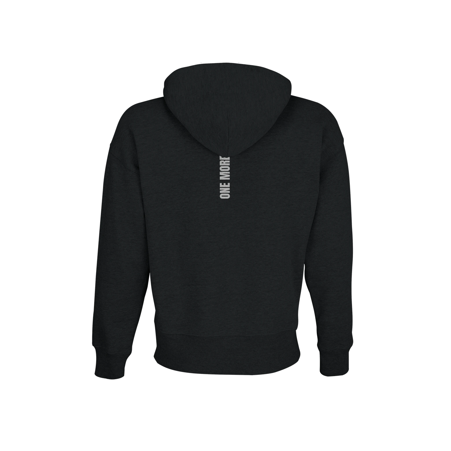 Baksidan av en svart oversized hoodie med vertikalt 'ONE MORE' tryck. En hållbar och varm huvtröja tillverkad av återvunnet material.