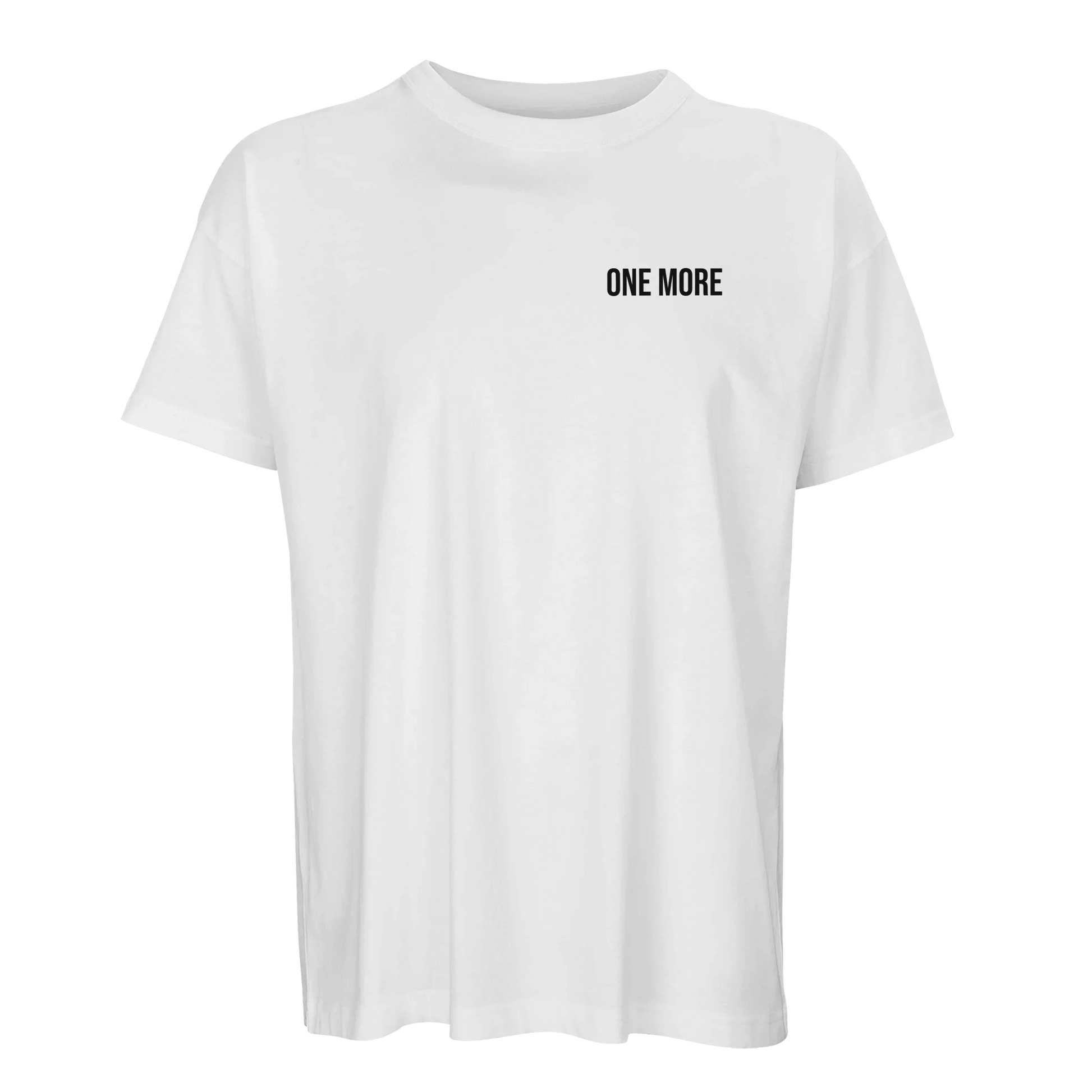 Vit oversized t-shirt för träning och lifestyle. "ONE MORE"-motiv på bröstet, perfekt passform för gymmet.