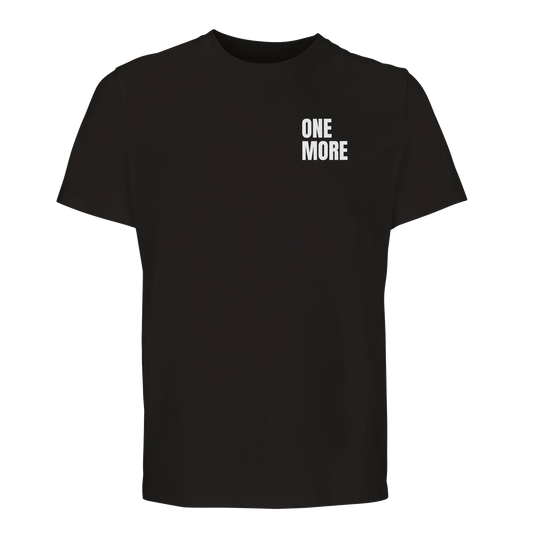 Svart premium t-shirt i hög kvalitet med det stilrena brösttrycket 'ONE MORE'. En funktionell och snygg träningströja för gymmet.