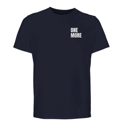 Marinblå sport-t-shirt med 'ONE MORE' brösttryck. En perfekt t-shirt för atleten som alltid siktar på ett rep till.